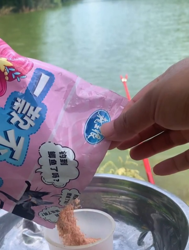溪流钓白条饵料果然不能太“正经”,揭秘大师钓白条饵料配方!