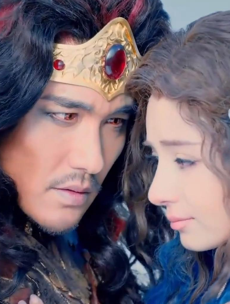 火王热吻人鱼公主,谁想吻得太用力,公主眼泪都流了出来!