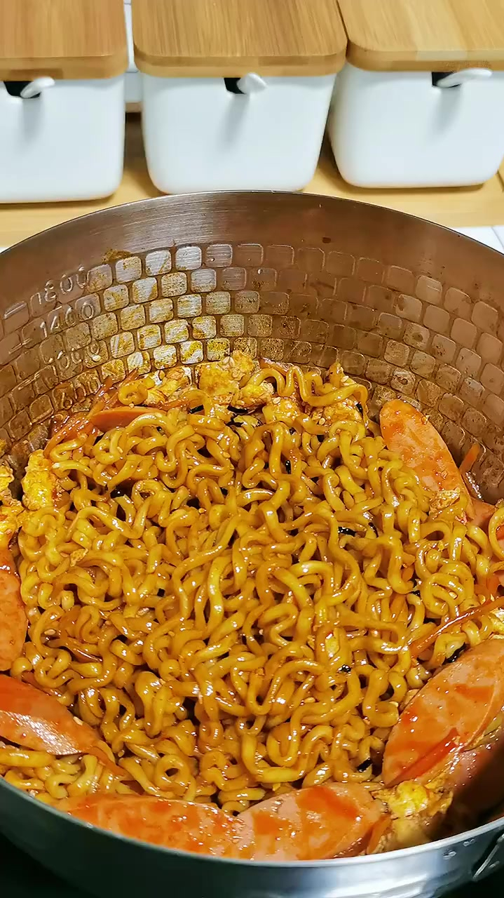 越吃越上瘾辣炒火鸡面