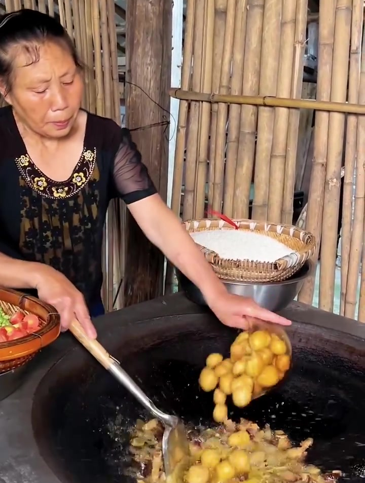 继续腊肉糯米饭,好吃吃不够!