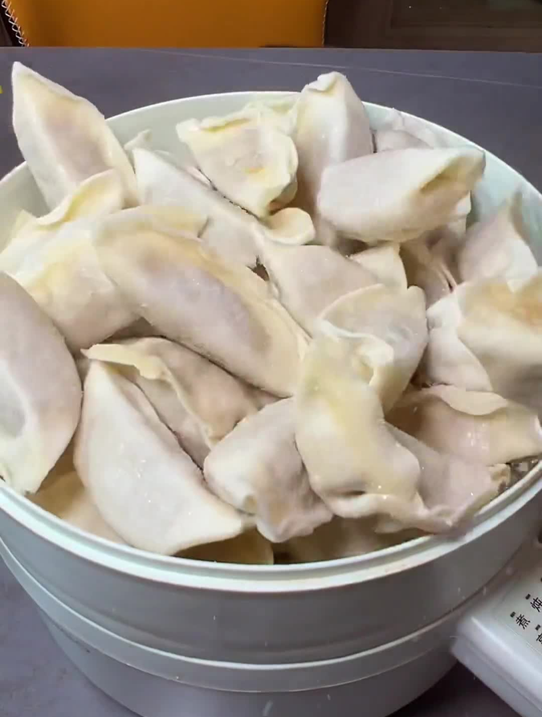 虎年新鲜味这个饺子堆起来蒸也不会破,皮薄有劲道