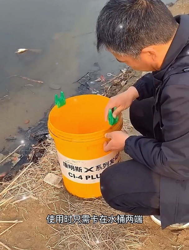 瞒不住了!路滑钓鱼虽然厉害,水桶上加个它才是真正的“绝招”!