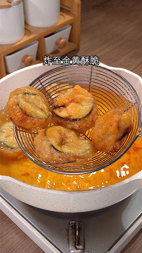 炸茄盒这样做,外酥里嫩,做法简单零失败,放凉了也不回软