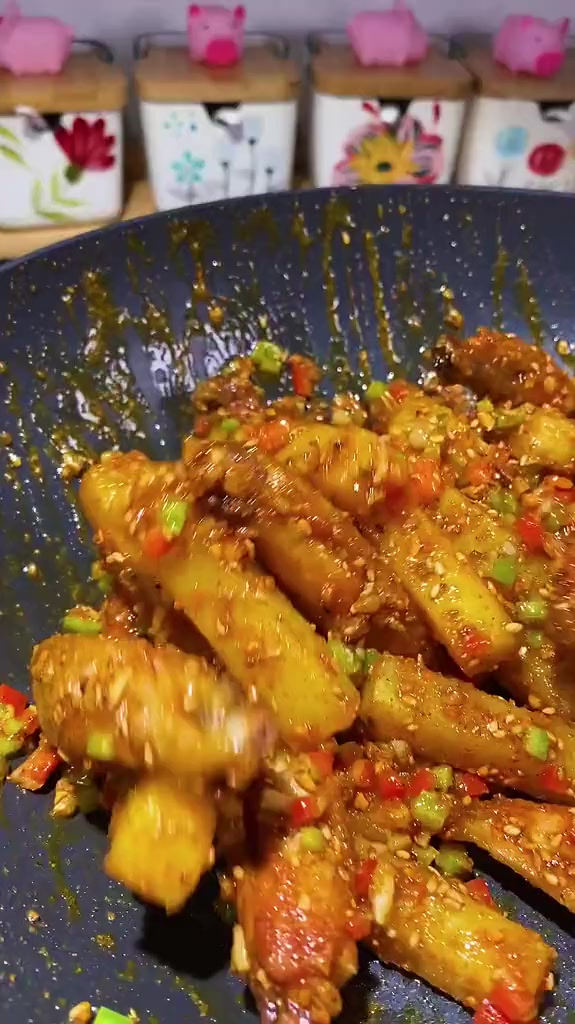 家常菜:烧烤菜第66集,没有想到在家也能做出夜市的烧烤鸡翅味道