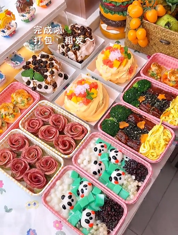 今日份老妈的便当,也是很丰富的呀,满满的都是爱