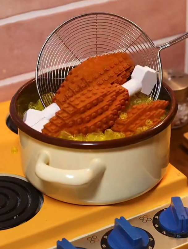 LEGO炸鸡薯条小心很辣很热!