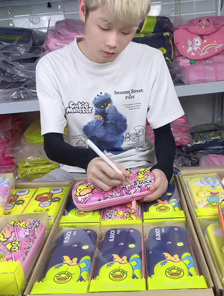 小朋友特喜欢的文具盒来啦