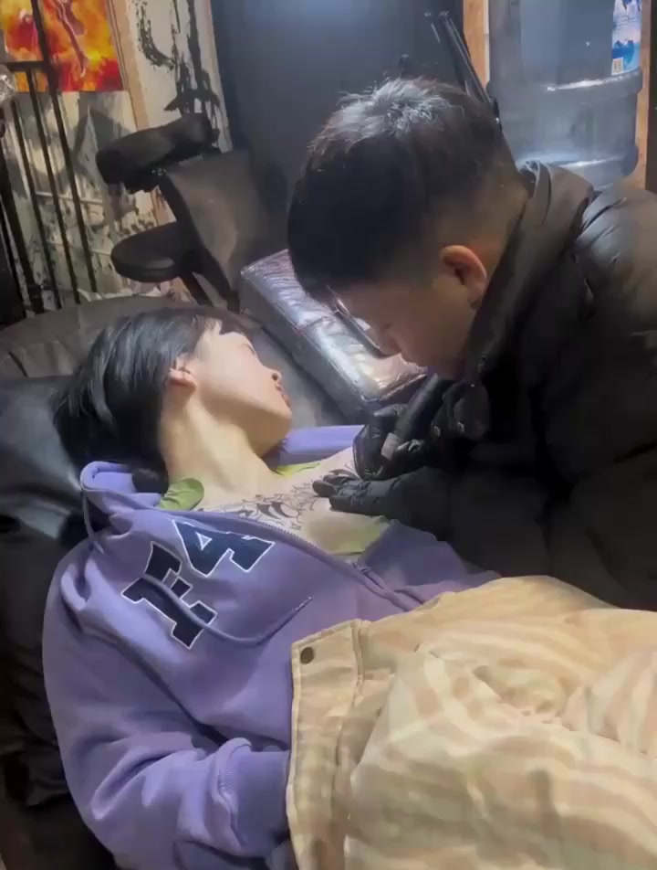 你老婆纹身的样子,偏偏要纹在这个位置,这还能嫁出去吗?