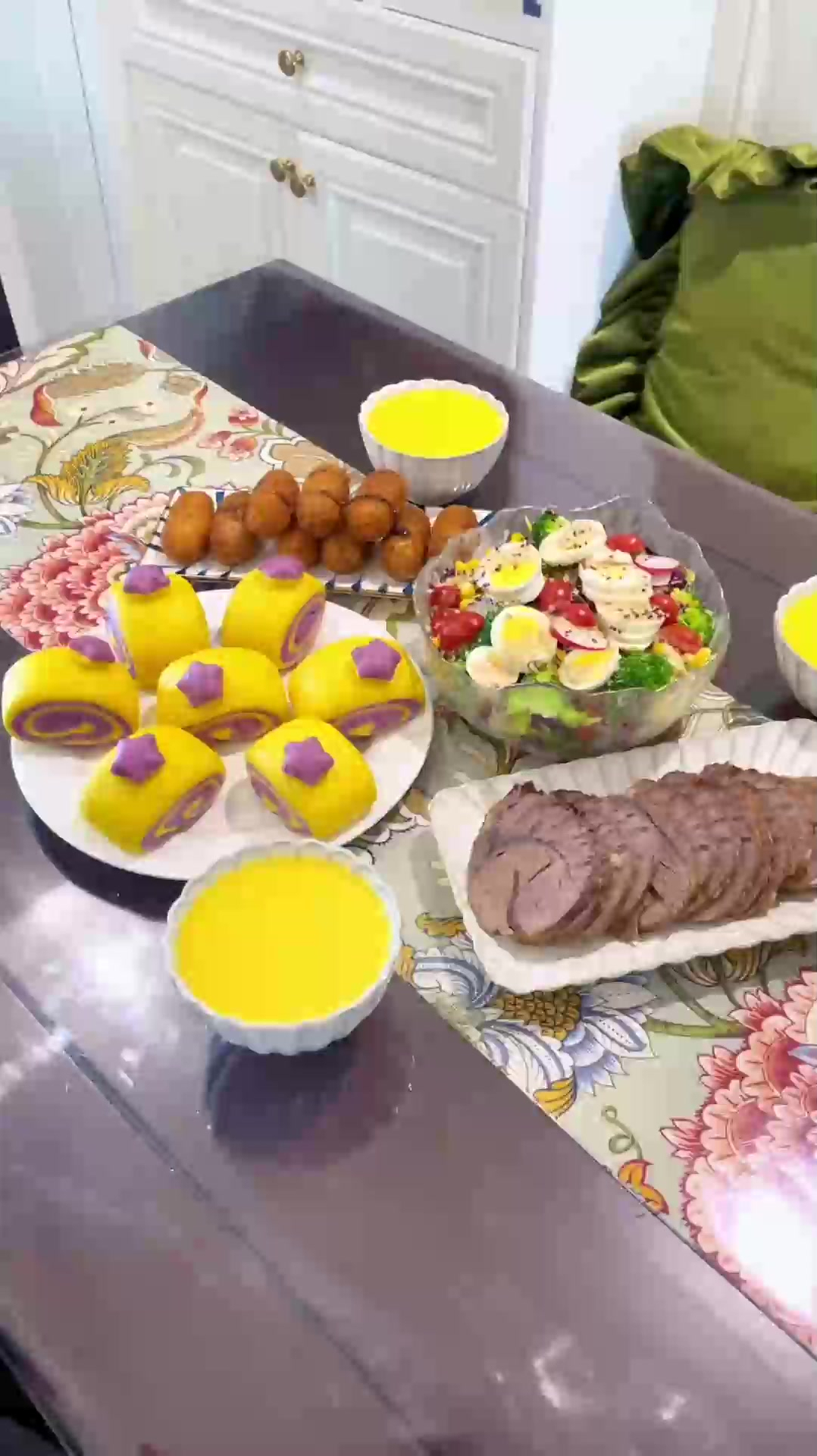 今天做了紫薯南瓜馒头,酱牛肉和蔬菜沙拉,吃饱早餐上学去