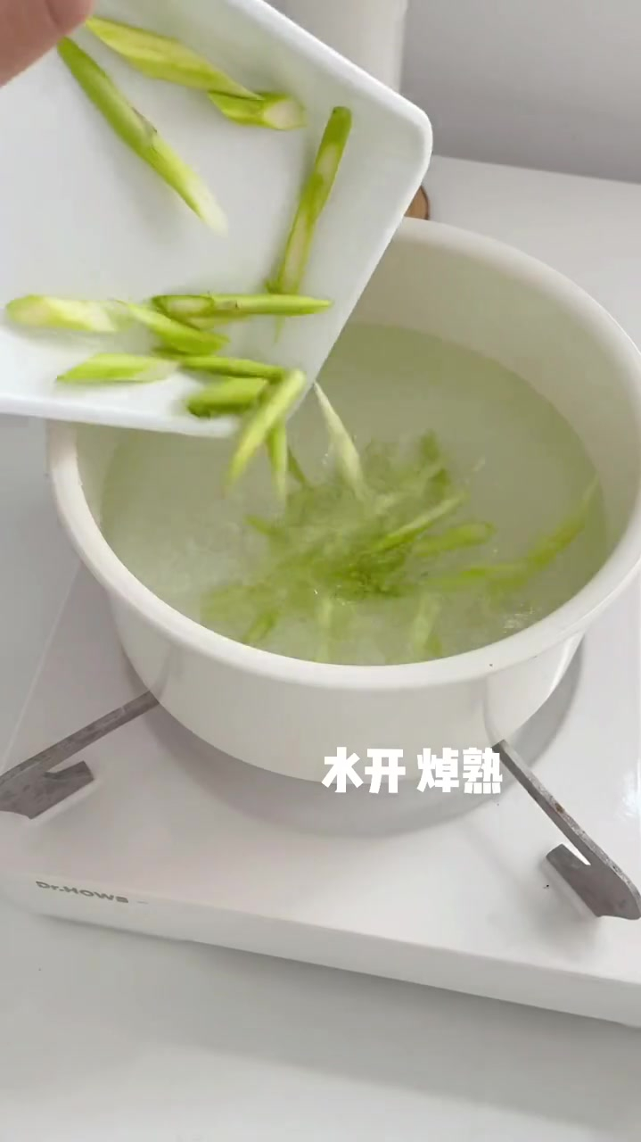 小姐妹说想吃意餐今天安排意面沙拉披萨治愈