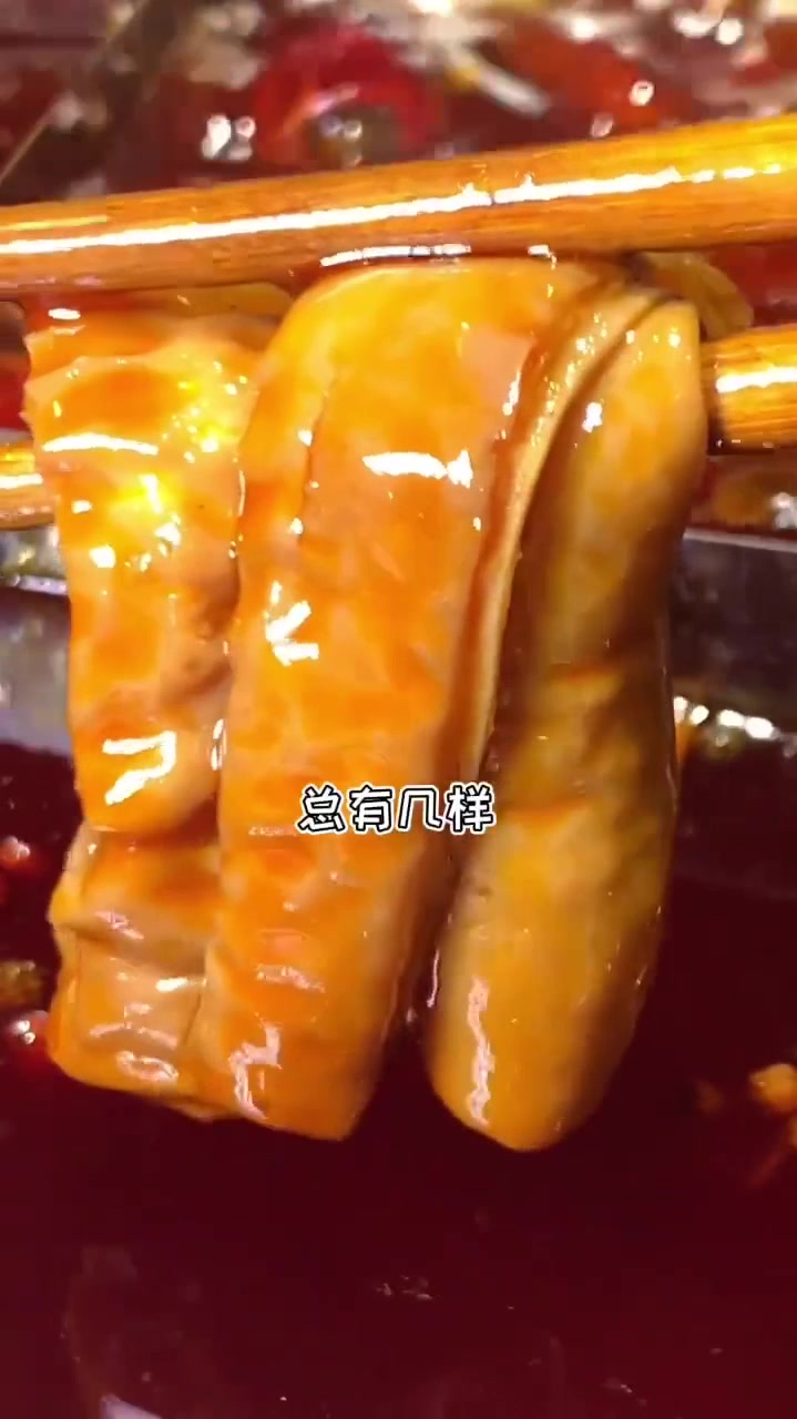 集市旁边的市井火锅,菜品种类巨多,总有你喜欢吃的