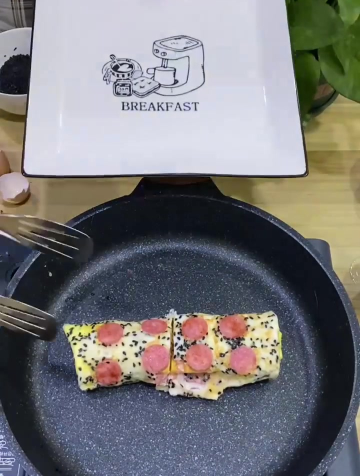 早餐不知道吃什么,可以试试这火腿鸡蛋卷!