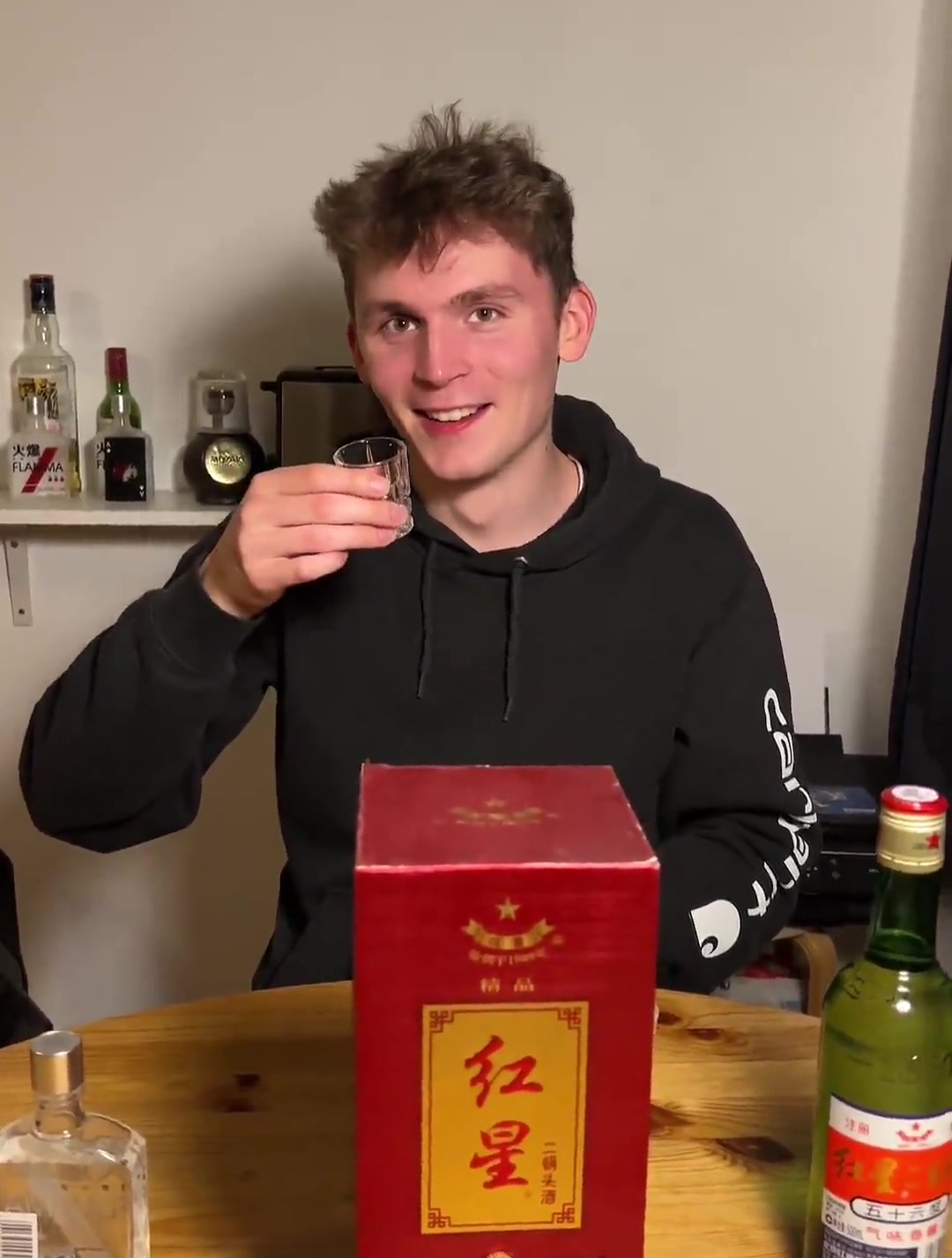 一德国小伙初尝中国白酒,这是喝完后他大脑产生的反应 歪果仁