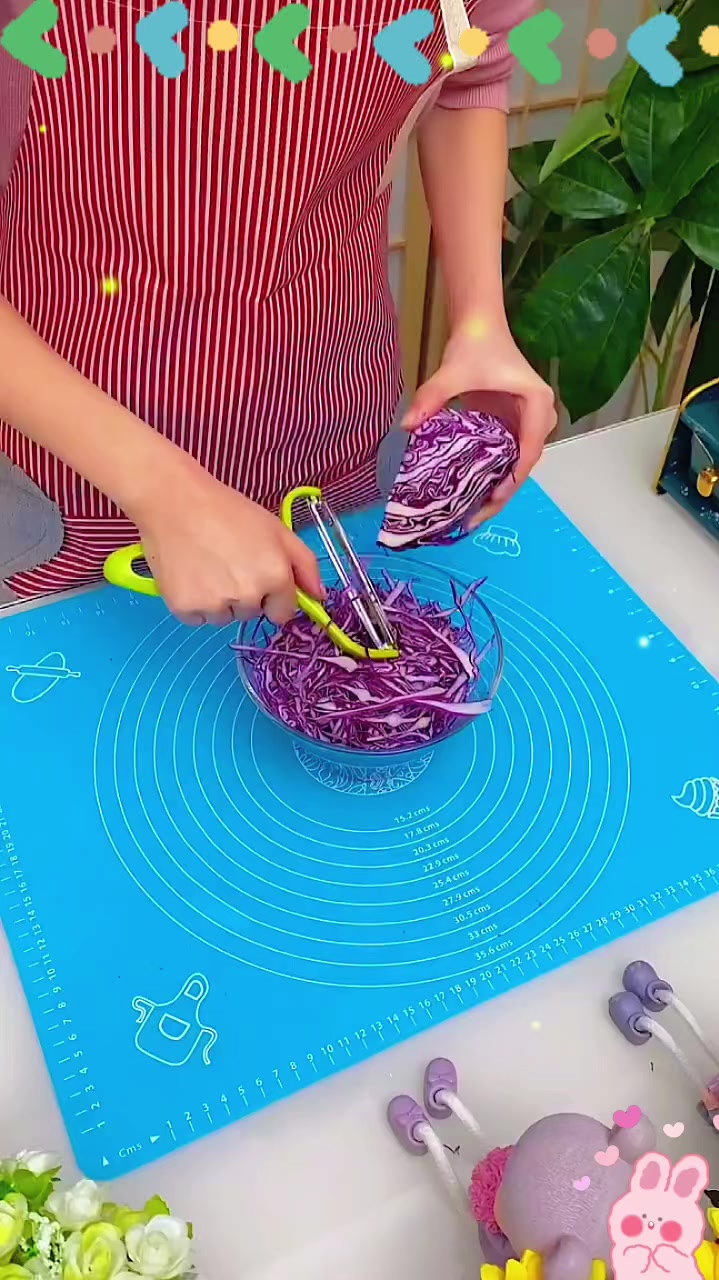 有了这个刨丝器,紫甘蓝包菜轻松刨丝,做蔬菜沙拉再也不用愁啦