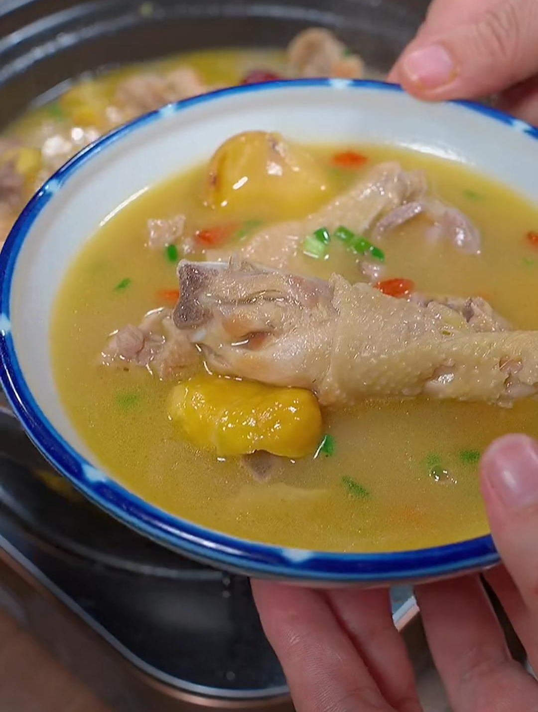 这样炖的板栗鸡汤汤汁鲜浓