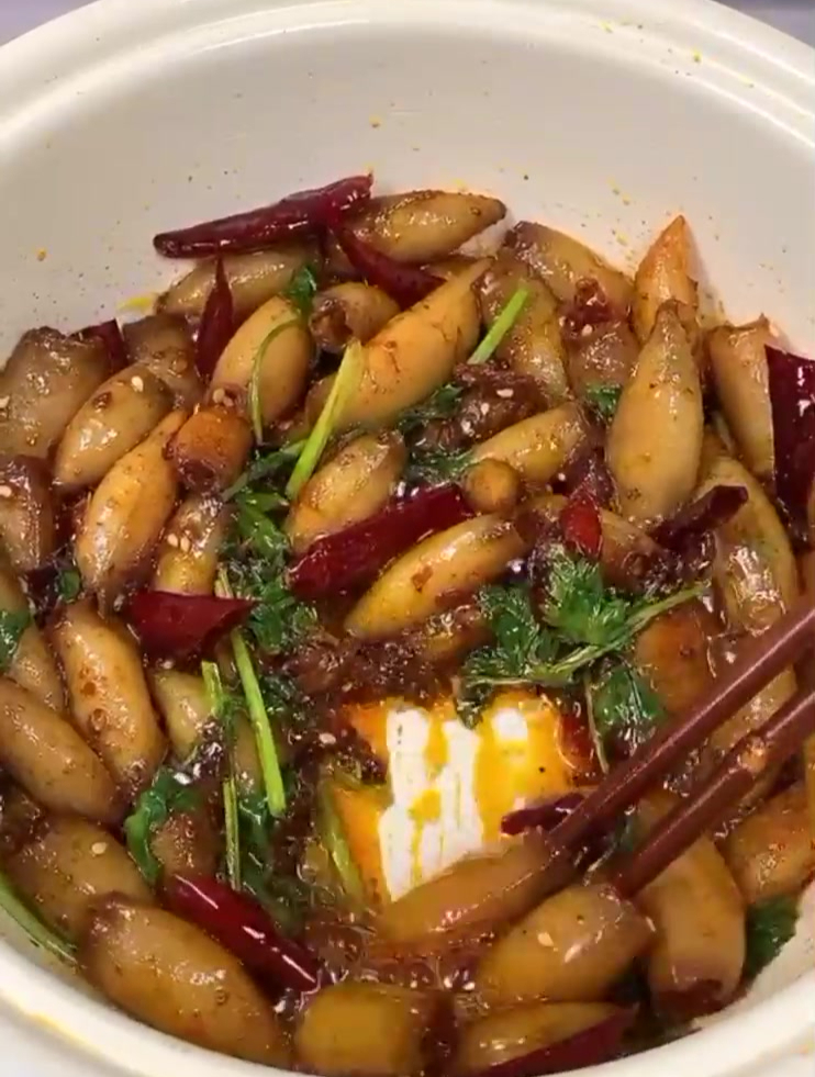 麻辣鱿鱼仔吃起来美食美食趣胃计划在家支个小吃摊热门!