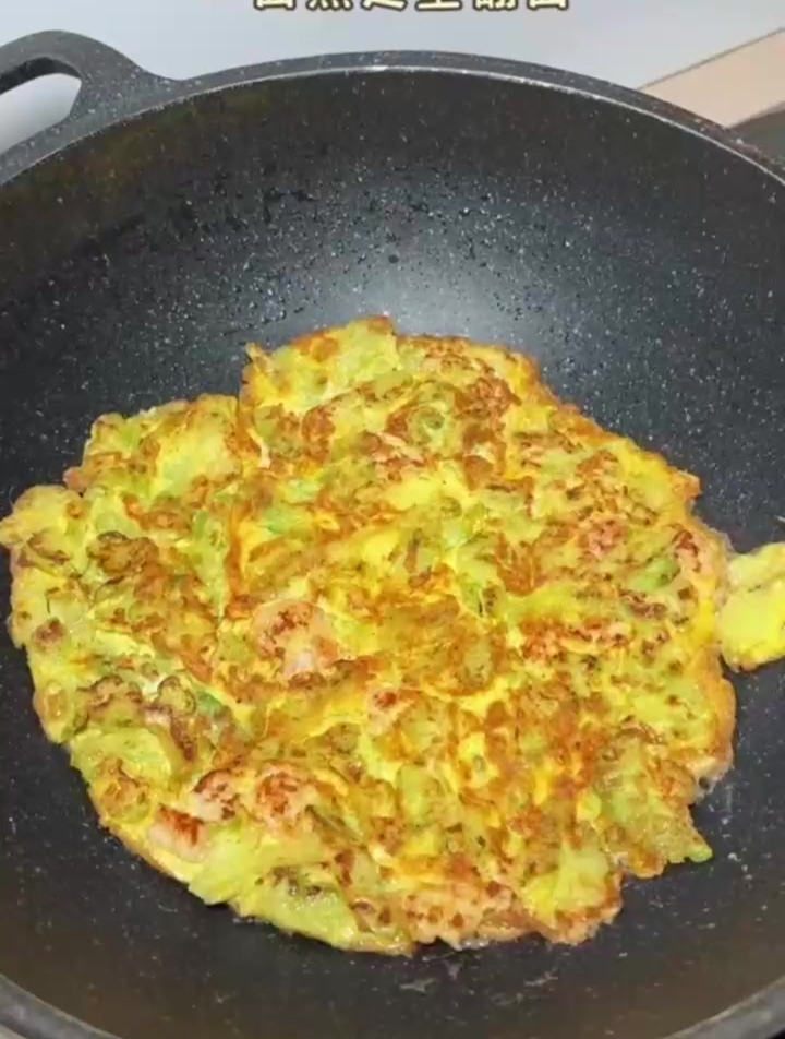 潮汕人的家常菜苦瓜煎蛋,加了虾仁更鲜甜,你喜欢吃吗?