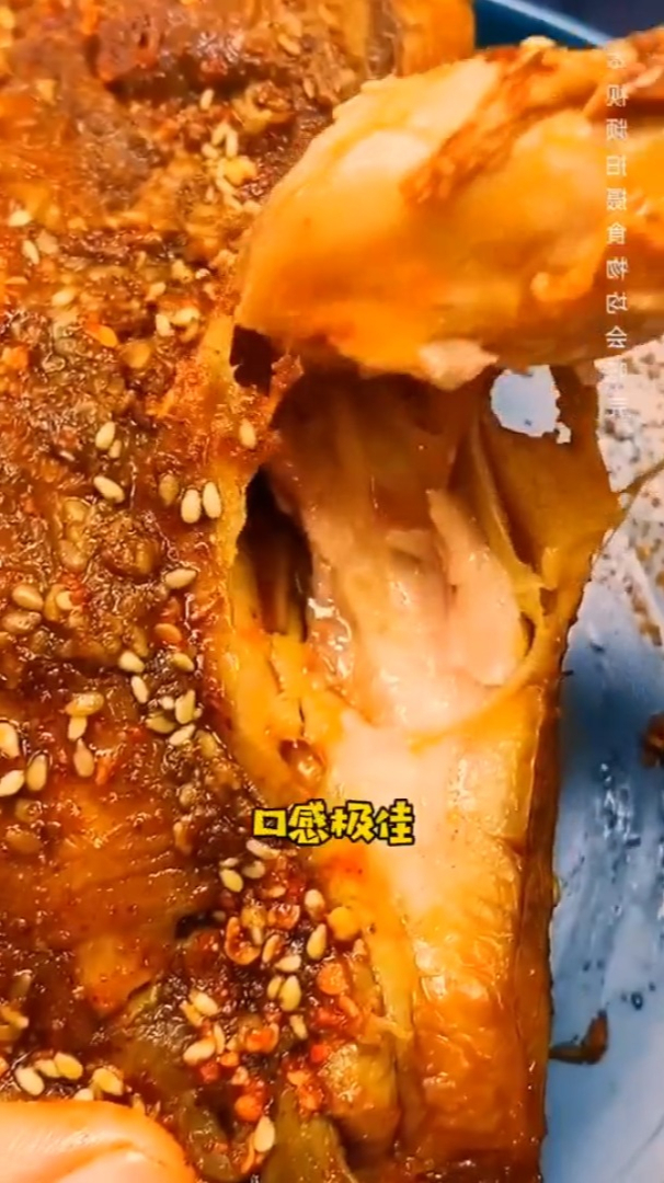 德州正宗麻油鸡扒鸡,肉质紧实,香麻俱全,口感极佳,连肉头都入了味,那叫一个好吃