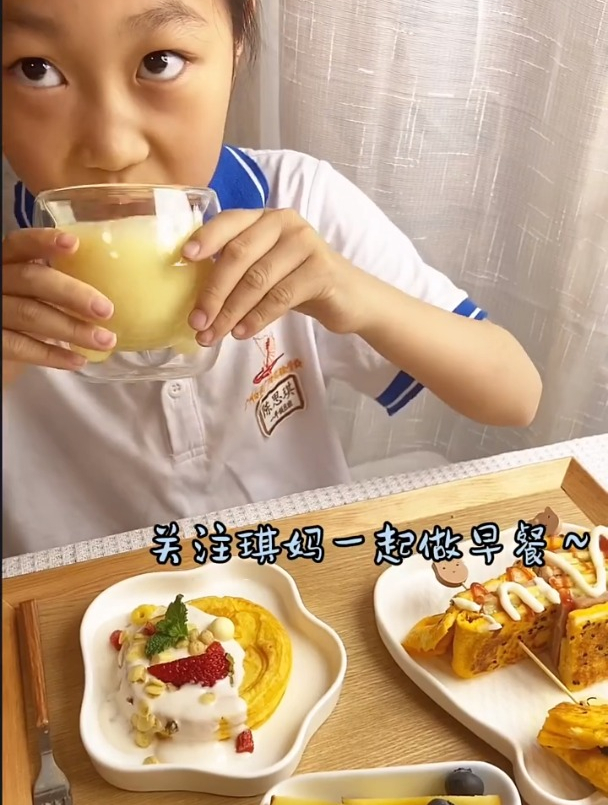 小学生早餐100天不重样/今天做了美味可口的三明治,还有酸奶松饼