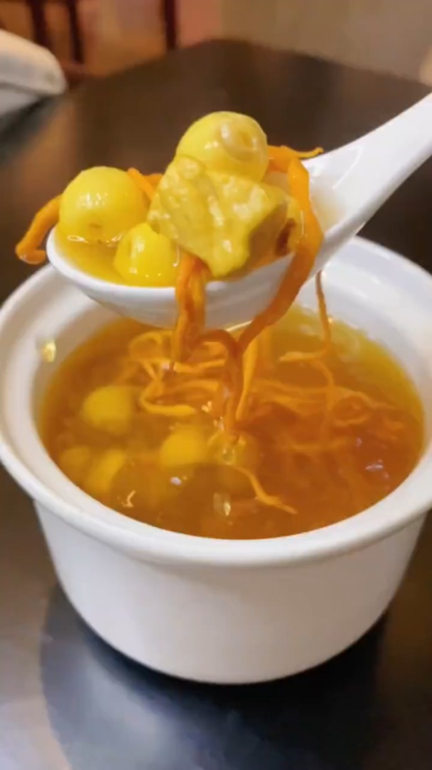 月子餐:虫草花莲子肉汤,生津补血,滋补下奶