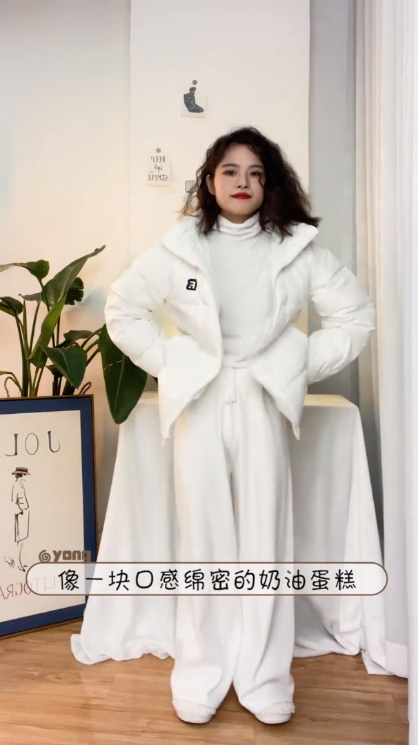 小个子甜美短羽绒服冬日温暖治愈奶茶系穿搭