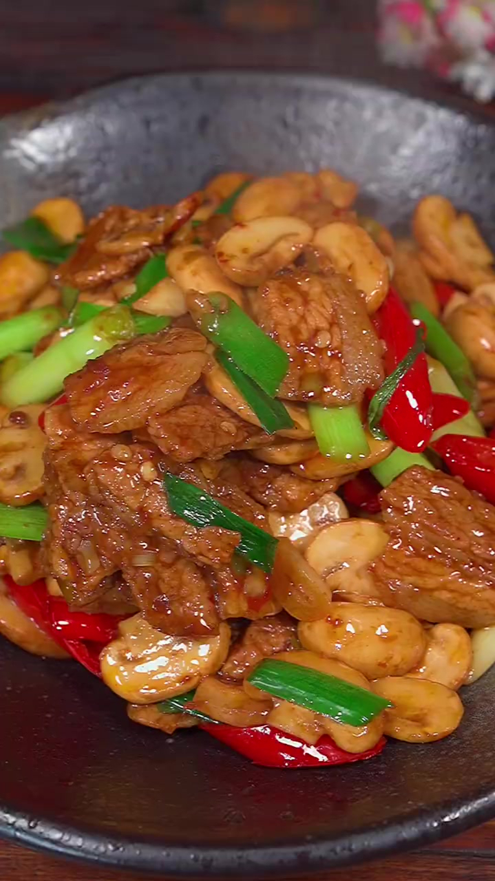 美食:蘑菇炒肉,简单好吃