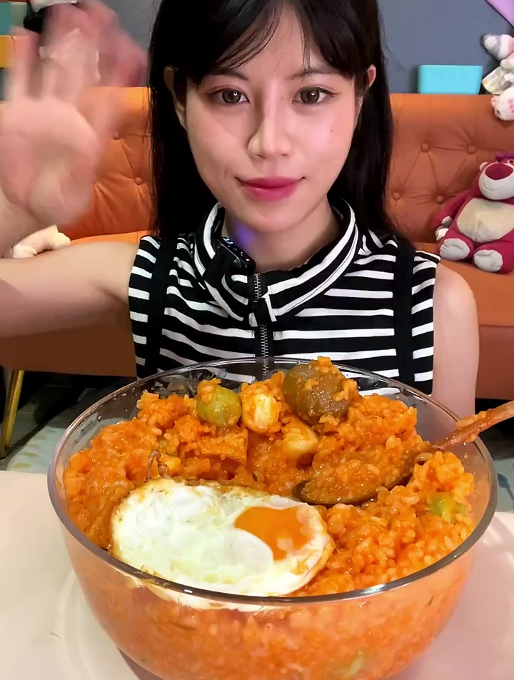 挑战吃红汤丸子烫饭,这次是不一样的烫饭,煮得超级黏糊