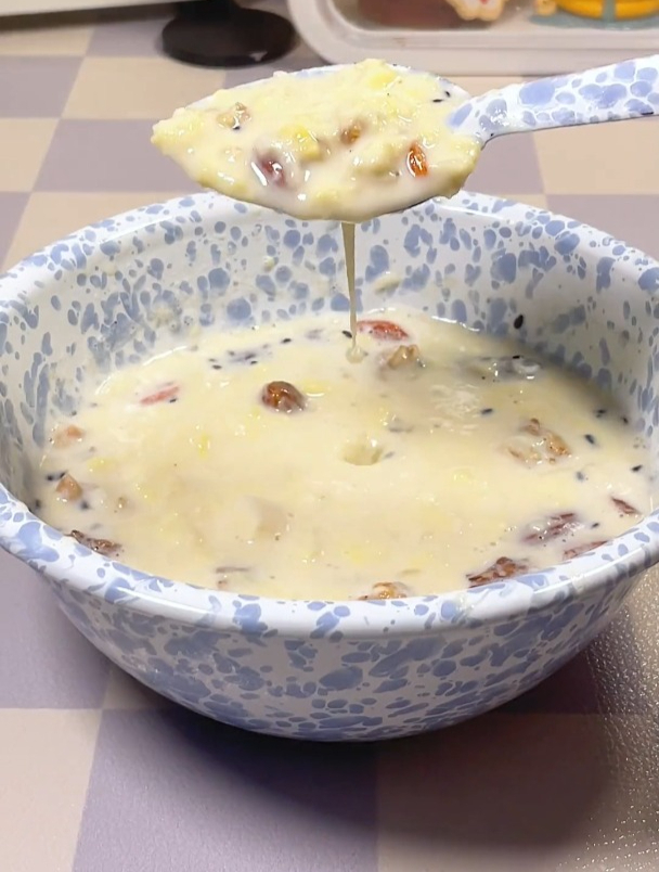 跟网友学的牛奶鸡蛋醪糟!真的绝了!