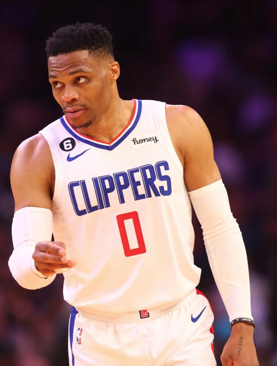 梦回巅峰!威少爷起飞空接暴扣 现在还是这么暴力