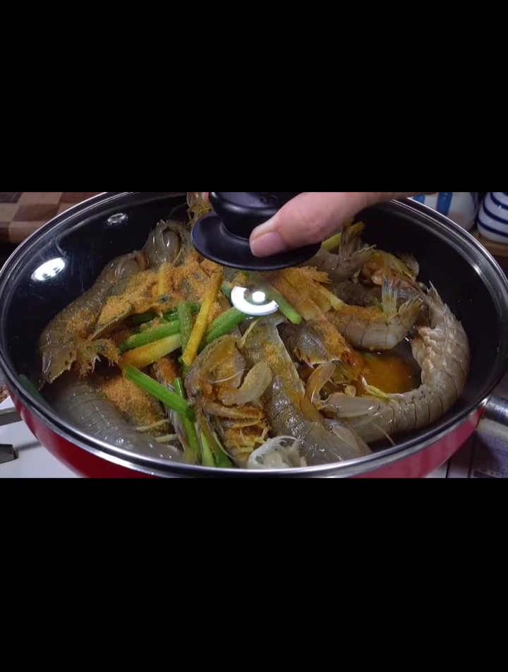 皮皮虾别再清蒸水煮了 试试这样做 全家都爱吃