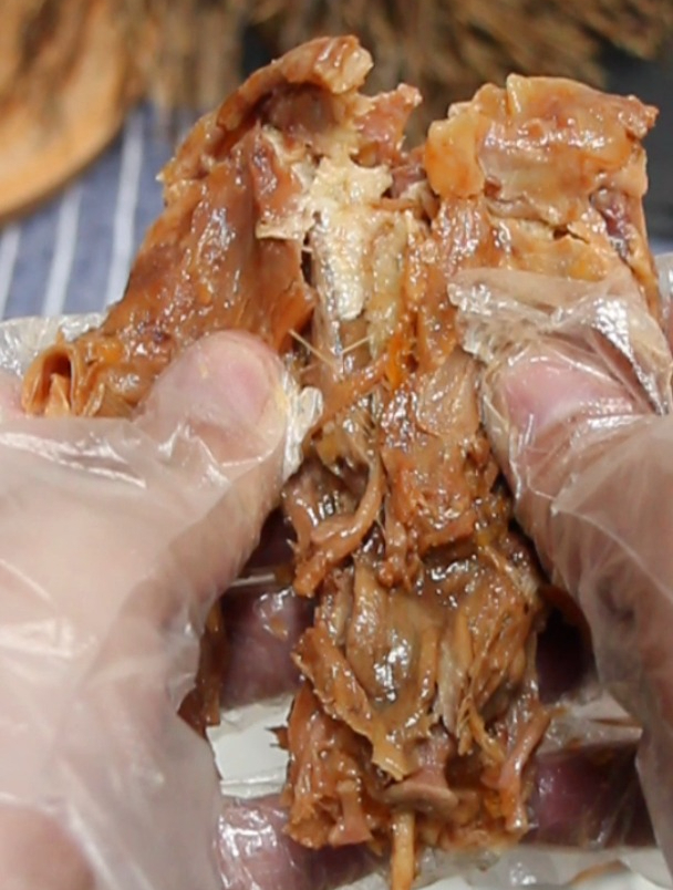 喜欢吃鸭货的朋友注意啦,这款手撕鸭排,打开就是满满的一盘