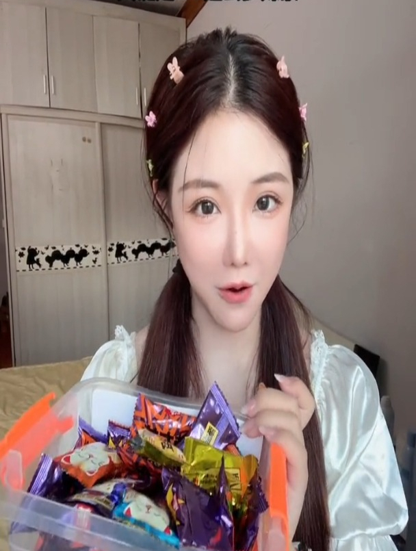 开小差家的羊毛一定要薅!满满一盒的大刀肉辣条,厚实爆汁