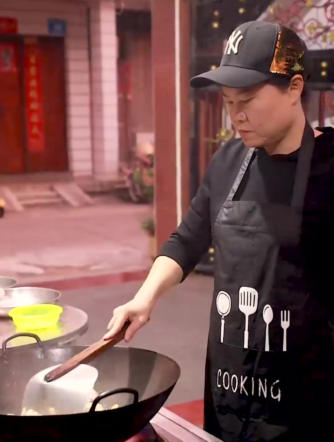 捞叶炒母鸡,一起吃饭吧