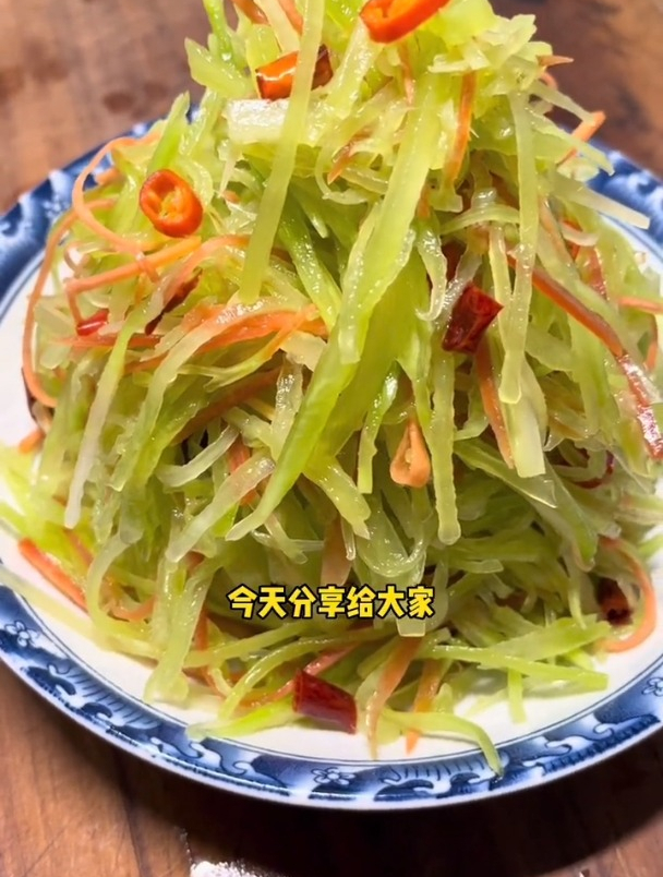 凉拌莴笋丝再也不要焯水了,这样做出来清脆爽口