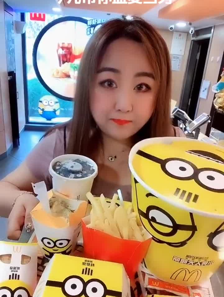 麦当劳出小黄人新品啦!70款盲盒玩具超萌浪吃