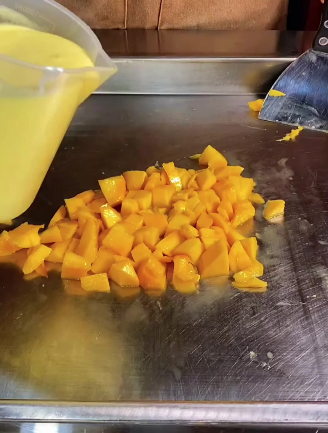 10万开的炒酸奶店,一份30元,一月就能轻松回本