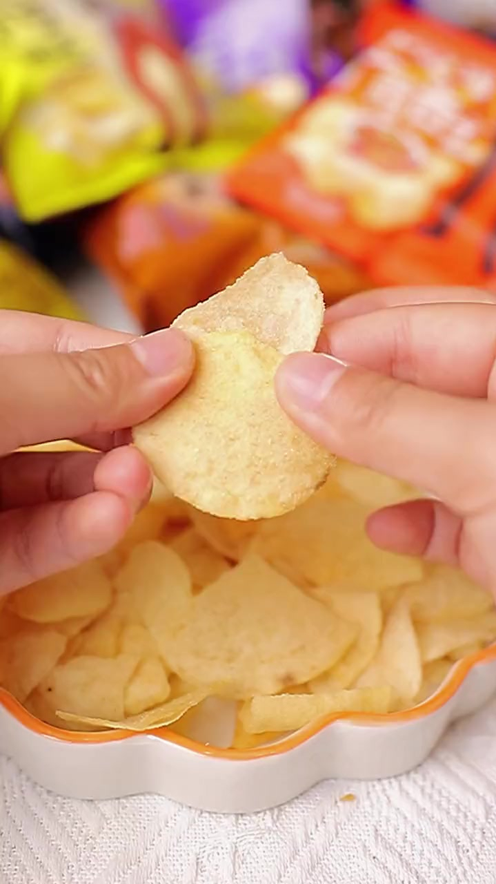 吃薯片怎么能少的了上好佳呢!好吃到不可描述