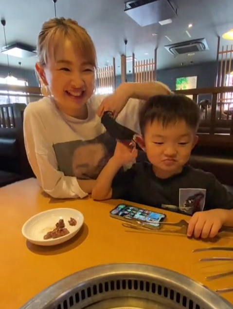 娶了个日本洋媳妇,日本的人气自助烤肉店,老婆真是馋坏了