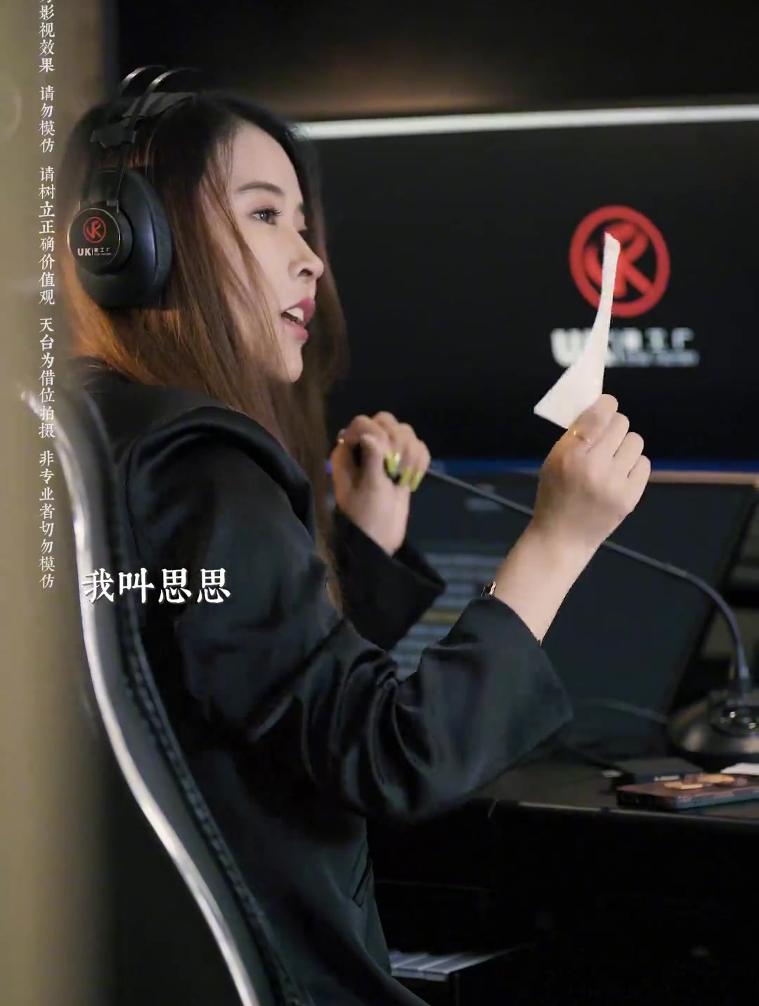 原来在看不见的角落,每个人都有一个摇摇欲坠的人间……