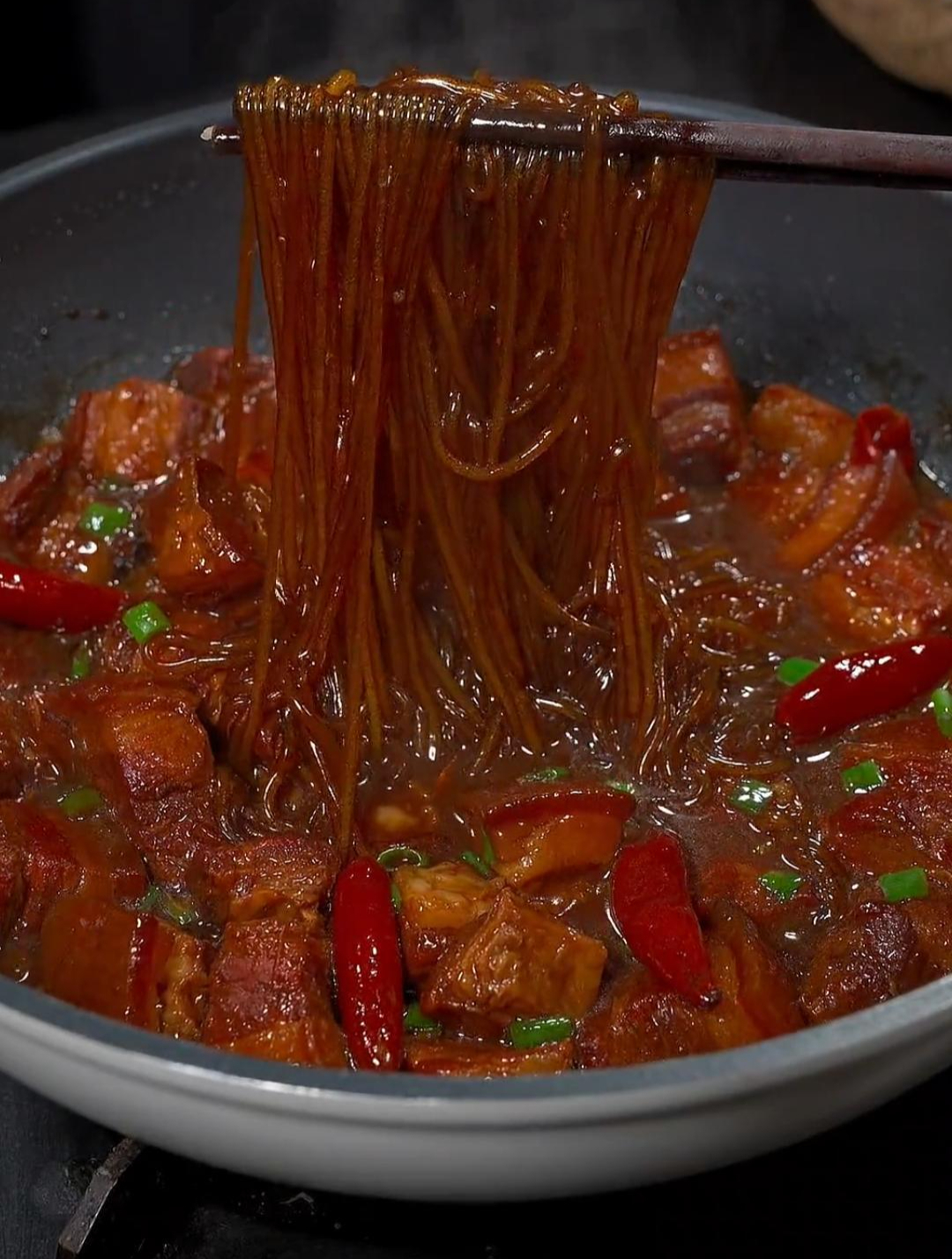 红烧肉炖粉条的家常做法