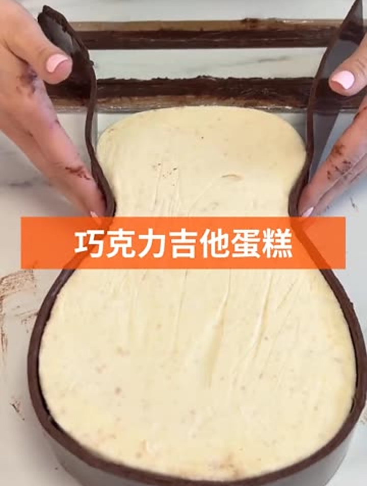 甜品艺术,可以吃的仿真吉他蛋糕