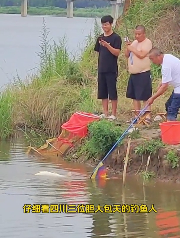 3男子钓太多被怀疑偷钓,为证清白,竟拿出这东西!