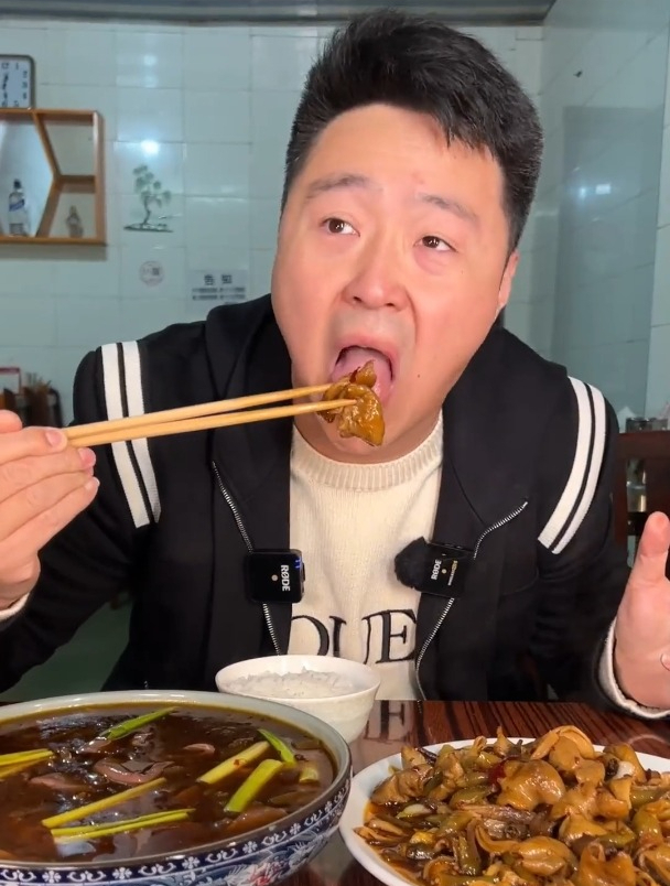用老坛泡椒炒的各种炒菜 酸辣开胃 辣出天际
