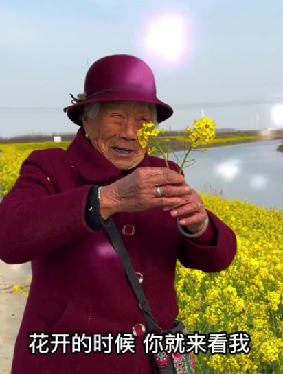 80多岁的奶奶啃甘蔗,把牙啃掉了,我带奶奶去看牙!