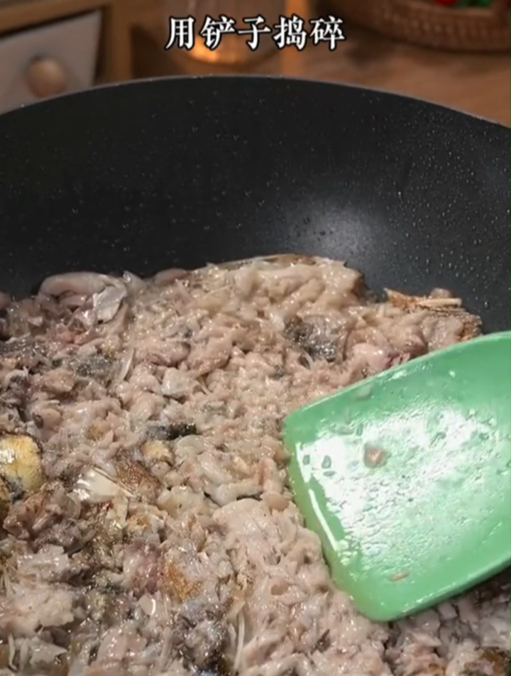 鲫鱼汤这么做最好喝,鱼汤奶白奶白还不腥,孕妇喝最好
