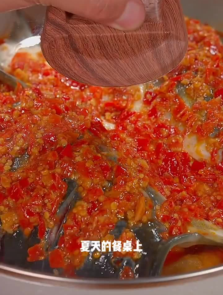 跟着视频学做菜爱生活爱美食暑期安全一夏美食推荐官剁椒鱼头