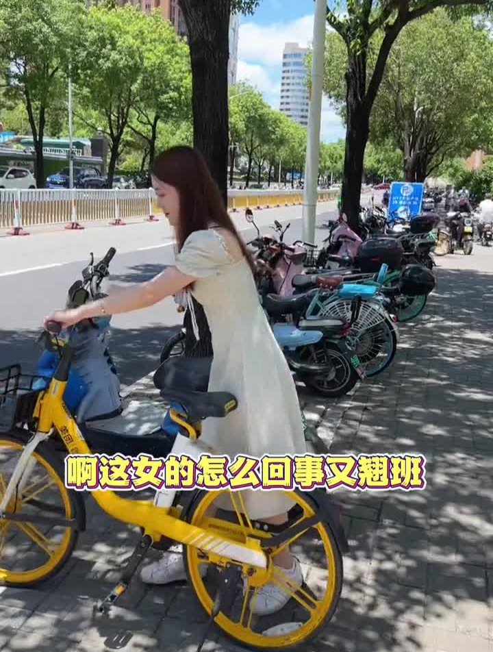 翘班带同事去吃的炉鱼套餐,太好吃了吧,四个人炫不完多鲸生活