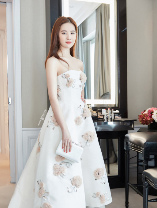 原来美女也是搞笑女,倪妮口型太绝了,刘亦菲开口就是梗_3