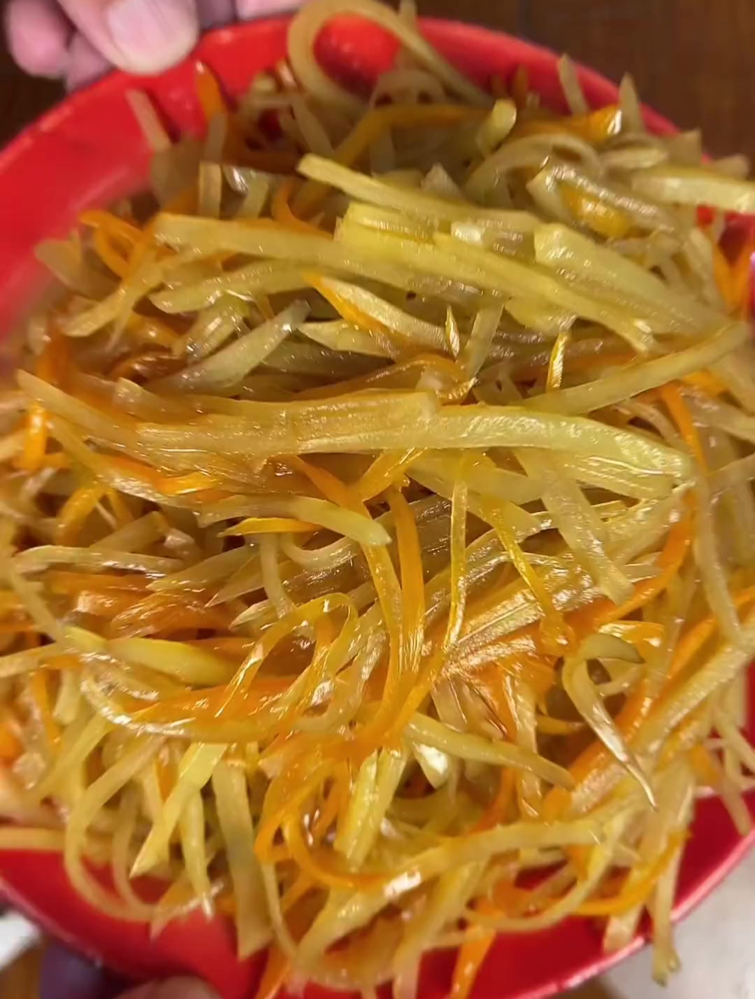 今天做的大黄米手抓饼卷的土豆丝太好吃了