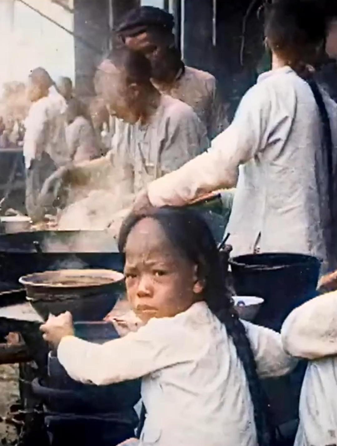 1908年清朝人吃早餐真实影像,馄饨入口即化,看着十分美味!3